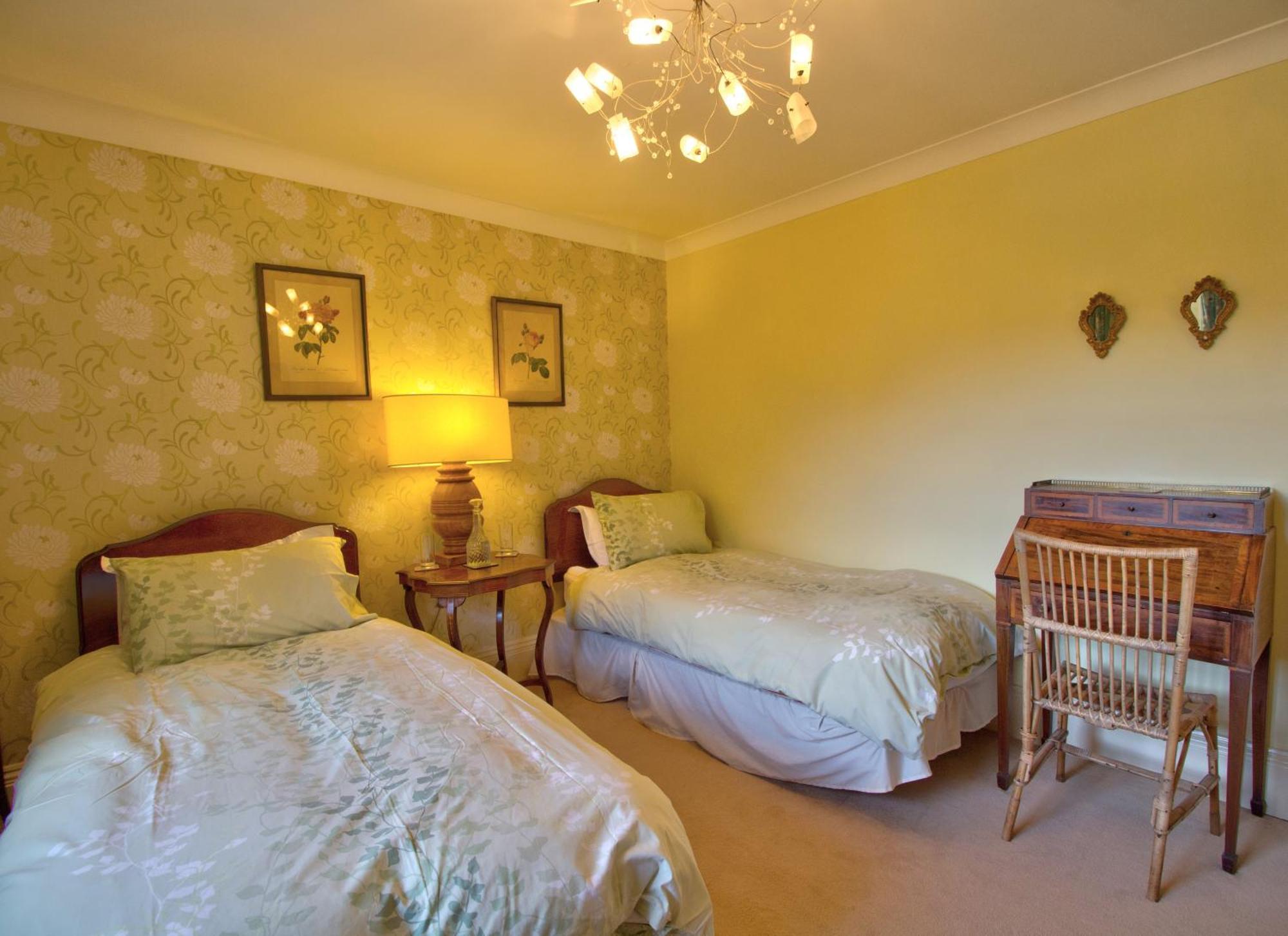Bed and Breakfast West Compton Manor Maiden Newton Esterno foto